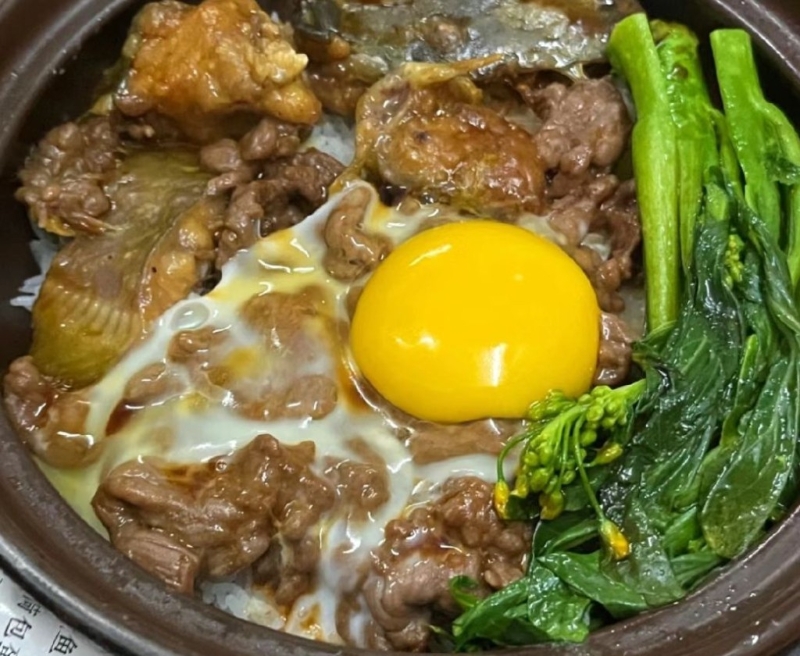 3. 超記煲仔飯 窩蛋牛肉飯。（圖片來源：小土豆吃遍廣州@小紅書）