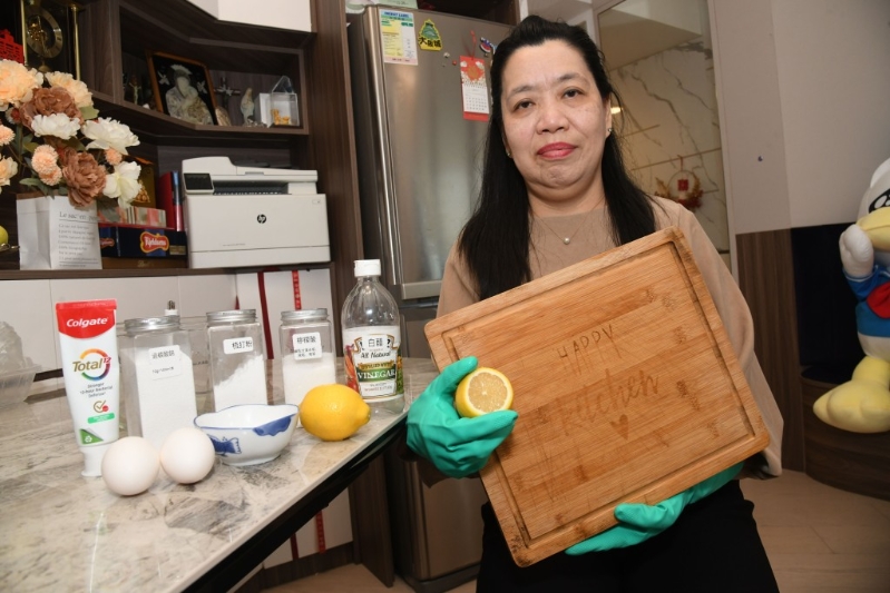 擔任家務助理課程導師已有多年的張美玲指，善用天然清潔劑，可令清潔程序變得簡單，食具清洗后更安全。