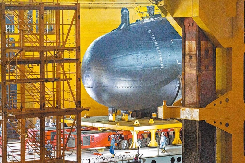 “海鯤”潛艦完成泊港“軸系校中作業”后，再浮移至臺船干塢，坐墩干塢內已超過2個月，引發外界疑慮。中時資料照.jpg