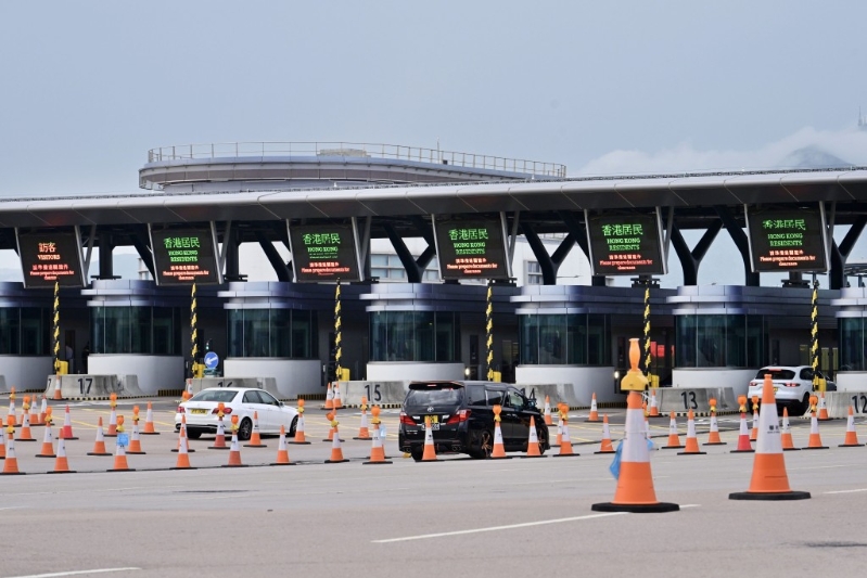 政府正研究向離境私家車征收「邊境建設費」。資料圖片