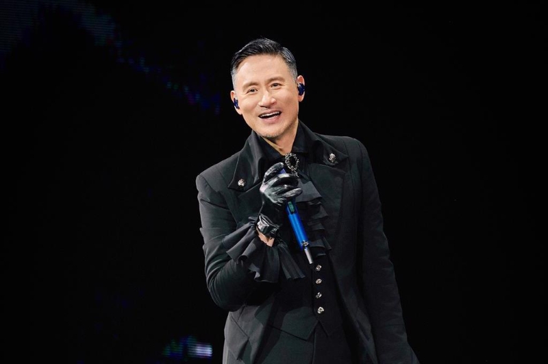 “歌神”張學友1日在?？谕瓿伞皬垖W友60+巡回演唱會”的第220場演唱會。環球音樂提供