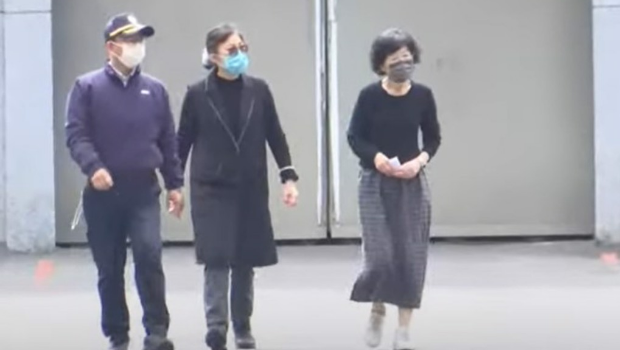 會客結束后柯美蘭透露，柯文哲日前在所內不慎閃到腰