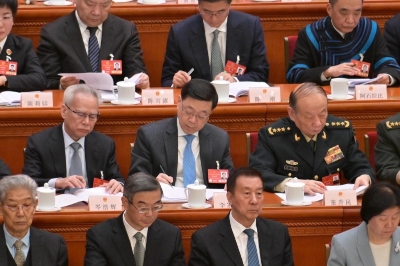 列席會議的行政長官李家超在社交平臺表示，對政府工作報告倍感鼓舞。李家超圖片