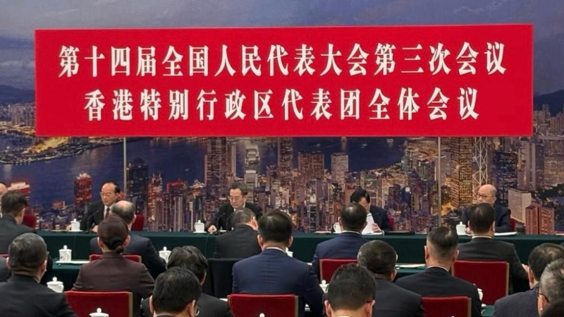 主管港澳事務的國務院副總理丁薛祥(左二)出席會議。
