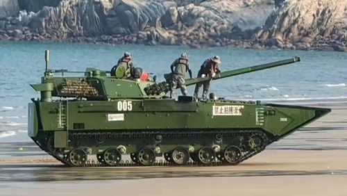 解放軍新一代兩棲裝甲車。