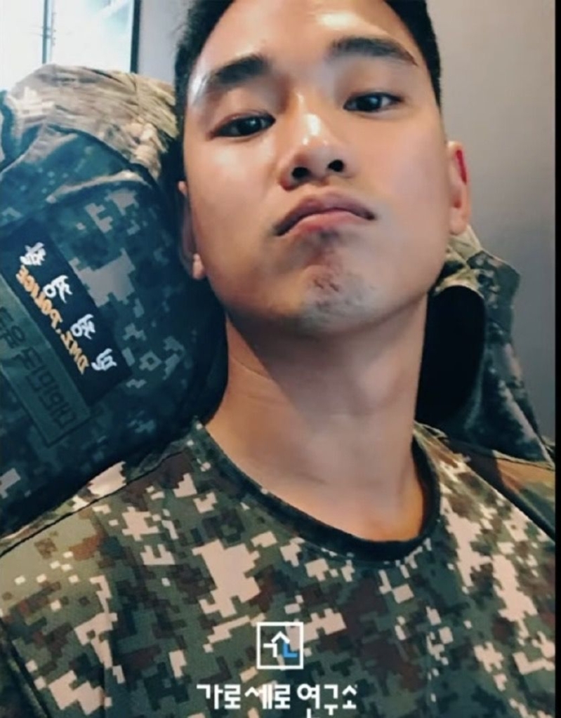 當兵時期的金秀賢，被指已寫情書給金賽綸