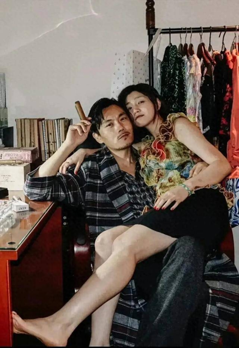 據知秦昊和陳妍希親密照片是電影《風中有朵雨做的云》劇照。