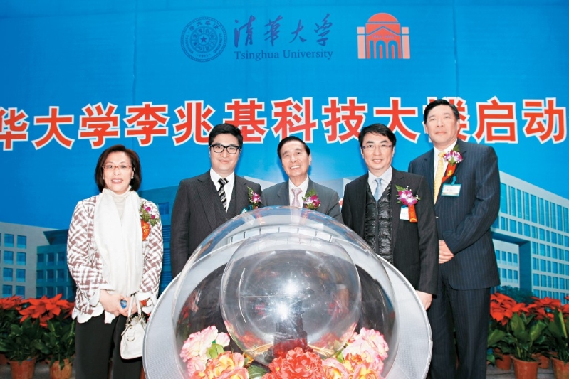 2011年，李兆基出席清華李兆基科技大樓動工儀式。
