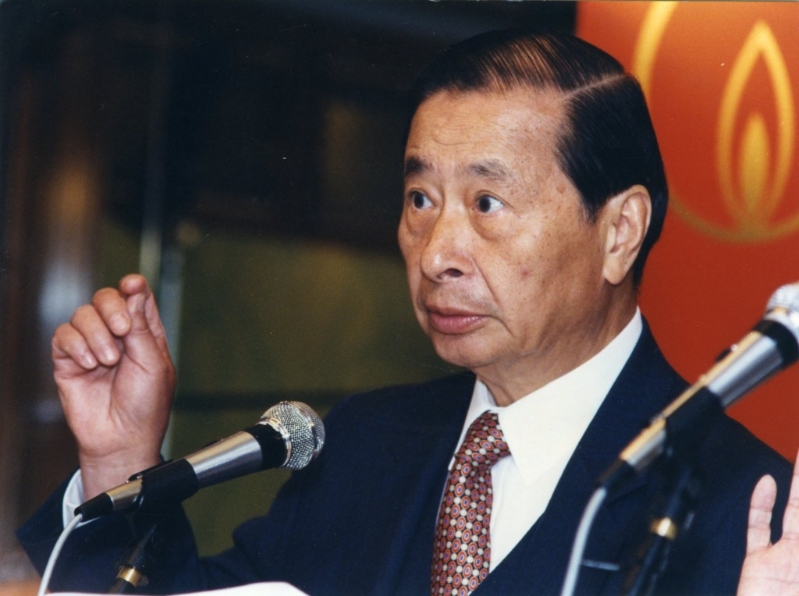 李兆基教導年輕人，從商要懂得「揾錢」，更加要懂得「使錢」。