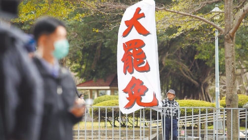 罷免民調成為當前朝野政局攻防的關注話題。
