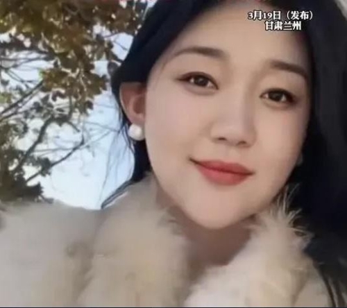 王瑋在網上發布的美顏照片。