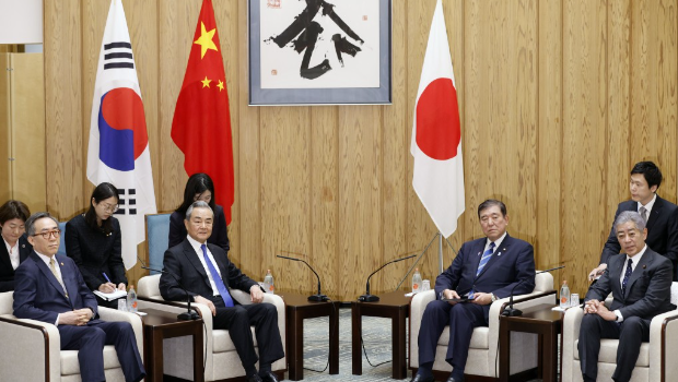 石破茂當天在官邸會見中日韓三國外長。