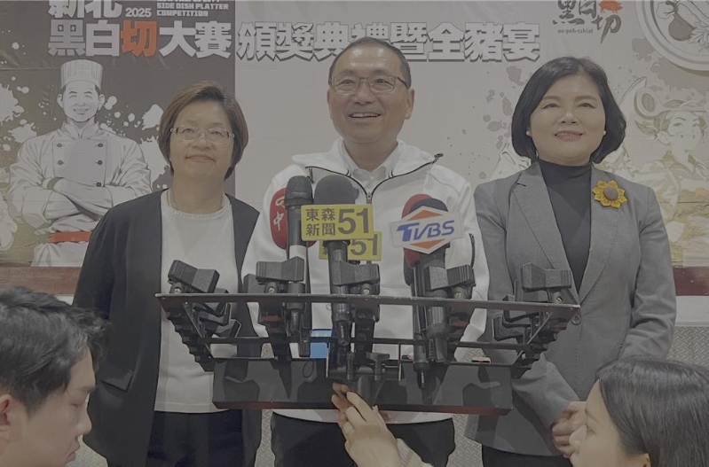 對于民眾黨有意在2026藍白合，新北市長侯友宜表示，現階段應各司其職認真打拼。