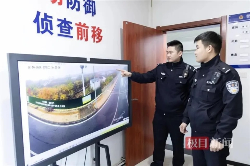 民警翻看2000小時閉路電視，鎖定4名疑犯。極目新聞