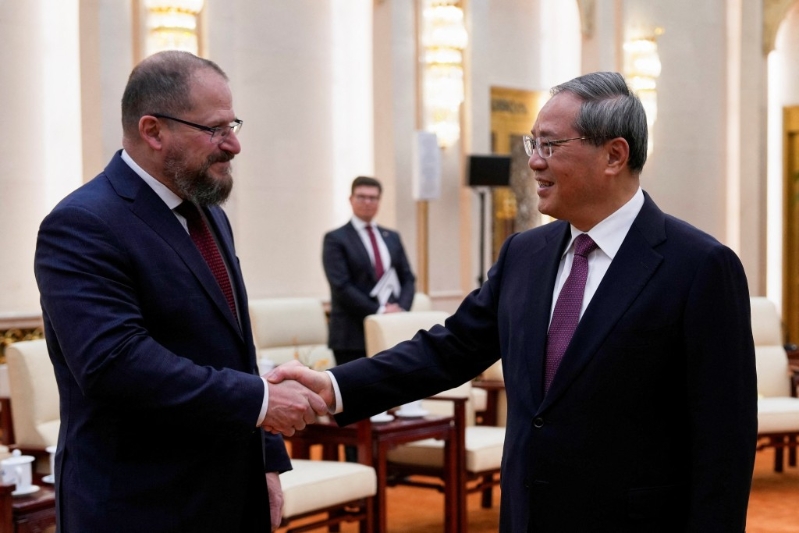 李強和高通公司執行長 Cristiano Amonq握手?！⌒氯A社