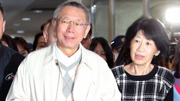 民眾黨前主席柯文哲（左）、妻子陳佩琪（右）。