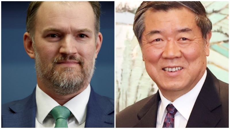 何立峰(右)與美貿易代表格里爾(左)舉行視頻通話。