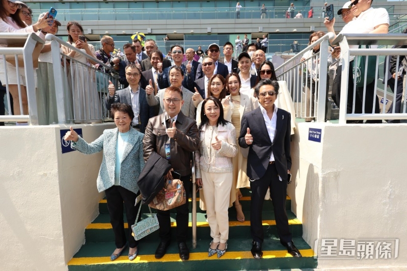 同場拉頭馬的還有胡定欣與高海寧。