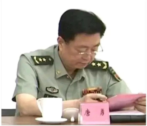 中央軍紀委副書記唐勇。