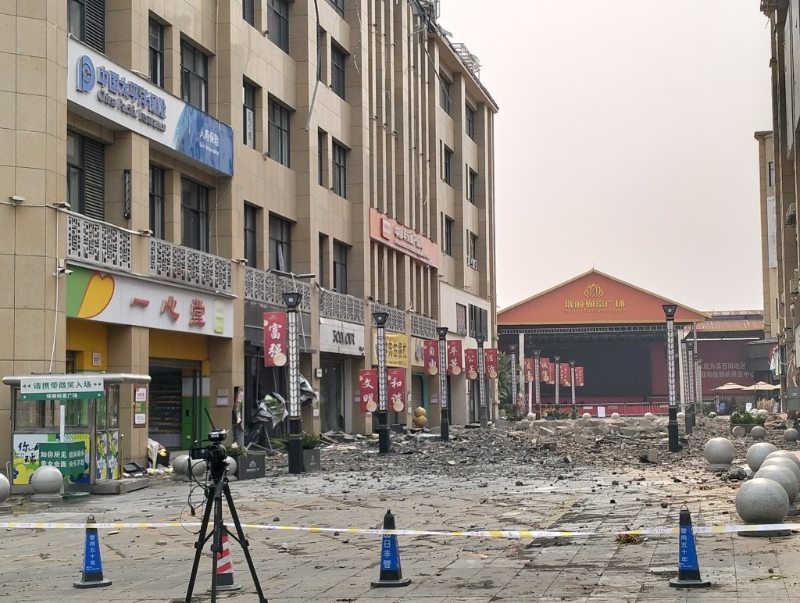 云南瑞麗財富廣場拍攝的地震后的景象。 新華社