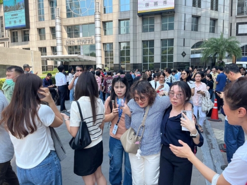 泰國曼谷出現災情，民眾事前未收到地震警報。 路透社