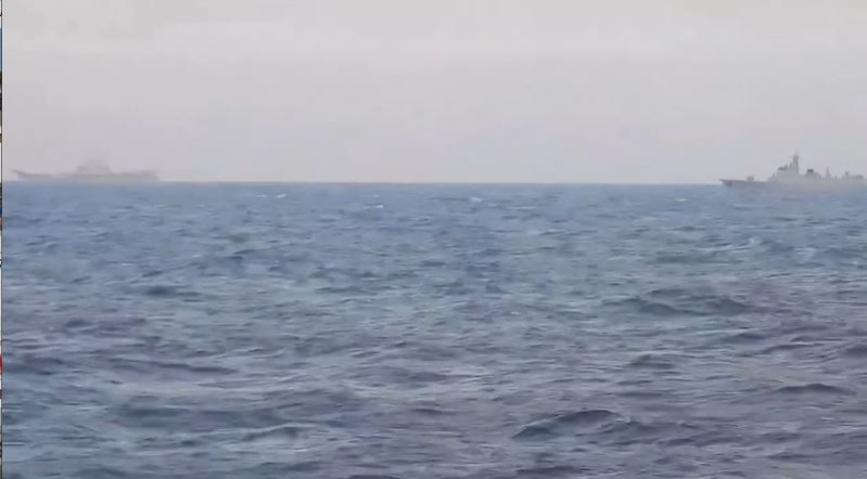 臺軍拍攝到的山東艦航母編隊。
