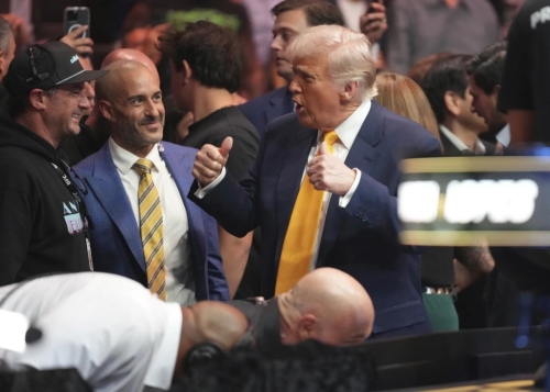 特朗普上周六前往觀看MMA比賽。美聯社