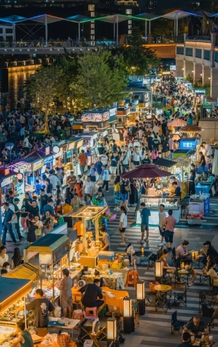 佛山美食2025｜７. 千燈湖夜市　有湖景、公園景，有很多網紅打卡美食檔。（圖片來源：小紅書@）