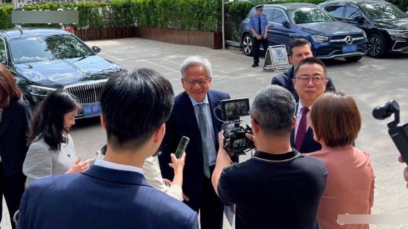 英偉達CEO黃仁勛時隔3個月再訪京。玉淵譚天