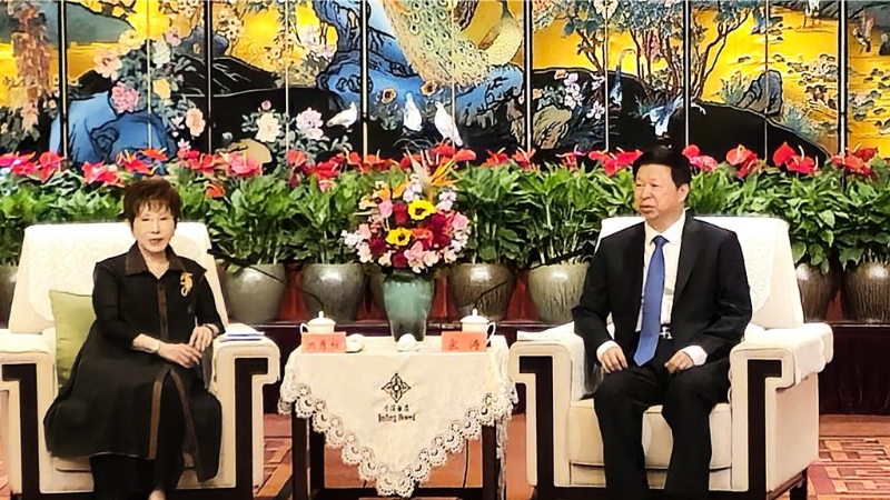國臺辦主任宋濤在南京金陵飯店會見訪陸的中國國民黨前主席洪秀柱一行。