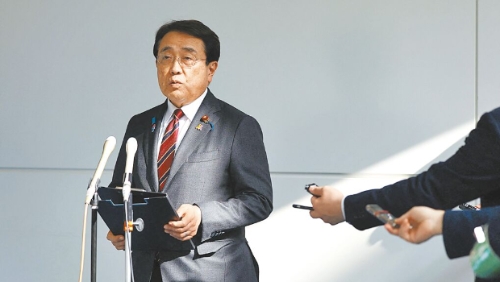 ▲日本經濟再生大臣赤澤亮正赴美談判關稅，18日返回日本。（路透）