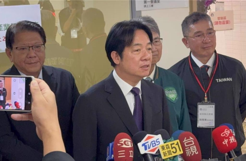 國民黨26日號召上凱道「反綠共，戰獨裁」，賴清德總統至基隆大武侖產業園區與廠商座談時有所回應。