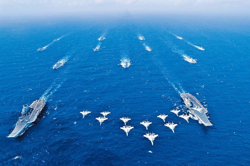 遼寧艦和山東艦航母編隊首次展開雙航母編隊演練。