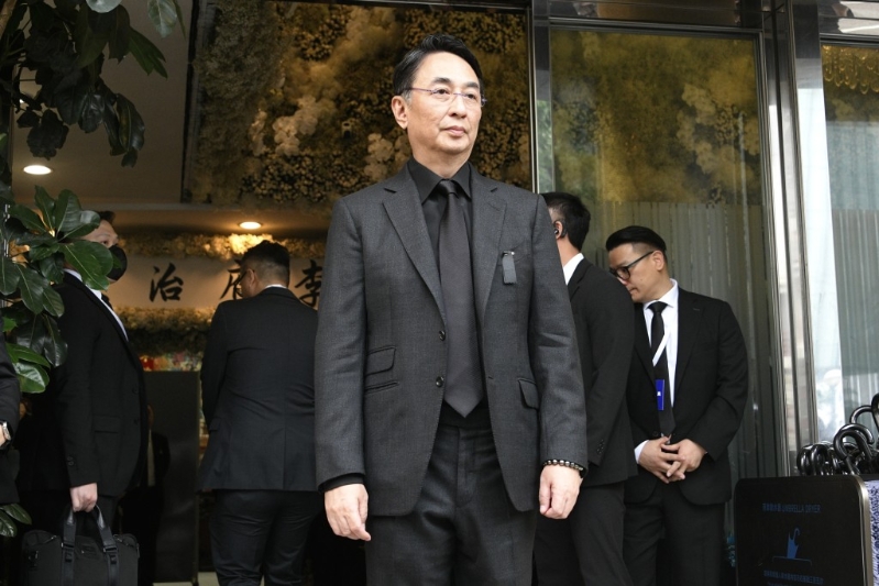 李兆基長子李家杰在場會見傳媒。（陳浩元攝）