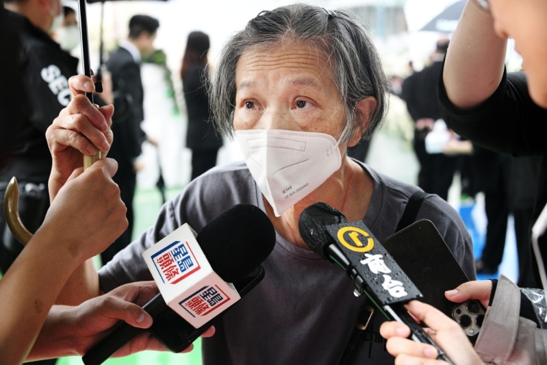 年逾七旬的葉婆婆表示，曾在恒基旗下商場任職基層崗位。