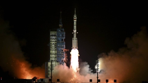 2024年10月30日，搭載神舟十九號載人飛船的長征二號F遙十九運載火箭在酒泉衛星發射中心點火發射。新華社