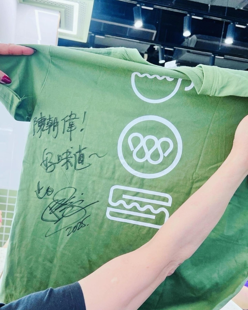 陳奕迅亦有簽名留念，表現相當親民。（圖片來源：永順食店）