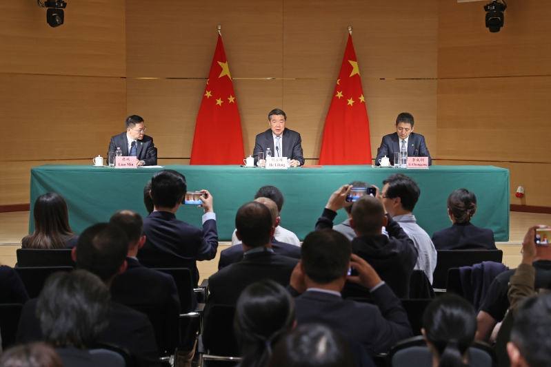 中美經貿高層會談5月10日至11日在瑞士日內瓦舉行。中美經貿中方牽頭人、國務院副總理何立峰當地時間11日晚在出席中方代表團舉行的新聞發布會。新華社