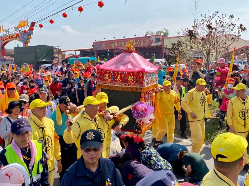白沙屯媽祖徒步進香為臺灣年度宗教盛事之一，今年報名逾32萬名香燈腳隨行。