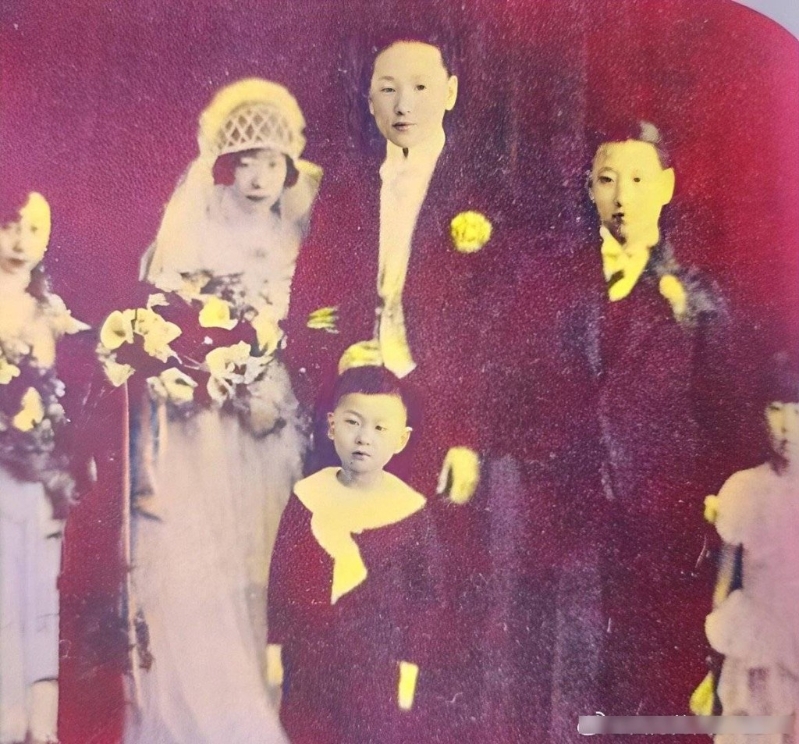 網傳盛升頤與白蘭氏的結婚照。微博@四月的天879877