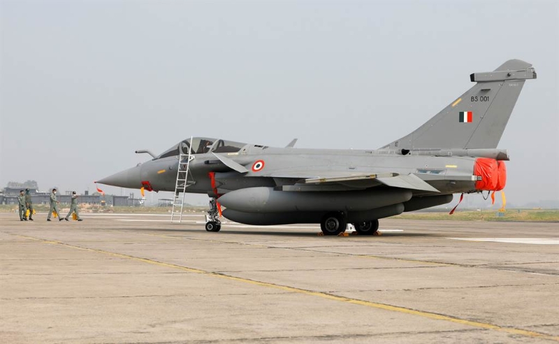 這架印度空軍編號“001”的法國“陣風”戰機已被PL-15“除役”。.jpg