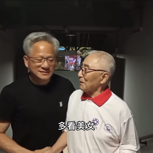 林友茂幽默回答：“多看美女?！?facebook張哲生