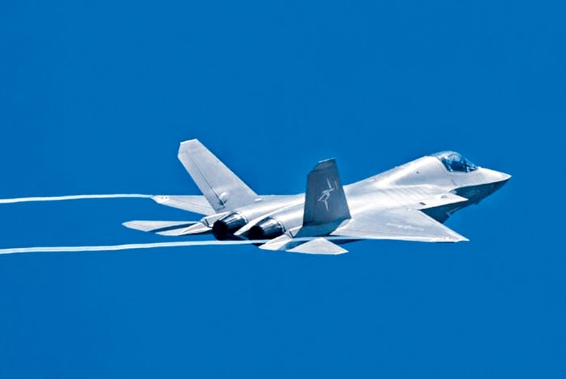新型隱形戰機殲-35A現身珠海上空。