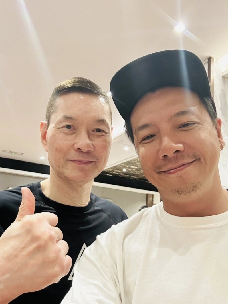周比利日前返港，其真實狀態與實際年齡有出入。1
