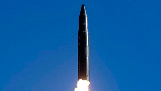 解放軍對太平洋發射“洲際導彈”研判是東風-5B洲際導彈。