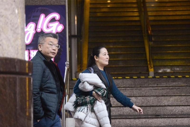 吳思瑤、蔡其昌離開餐廳。