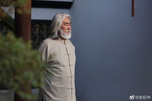 73歲內地名導張紀中曾執導《射雕英雄傳》、《天龍八部》、《神雕俠侶》等多部金庸劇集。
