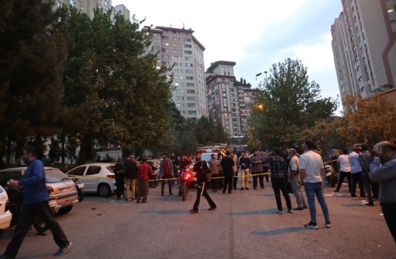 以色列13日攻擊伊朗后，伊朗首都德黑蘭民眾聚集在街上