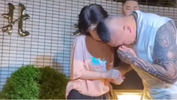 “館長”赴北所聲援柯文哲，鼓勵陳佩琪。