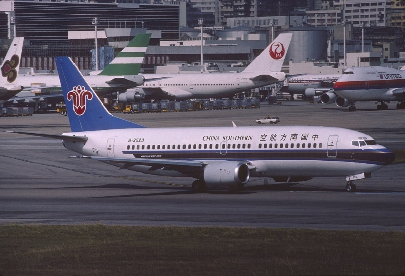 南航的B-2523在1991年于香港啟德機場。網圖